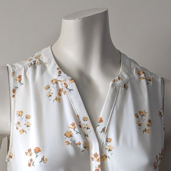 NYDJ - White Sleeveless Pintuck Blouse - Size S - NWT - Picture 2 of 10